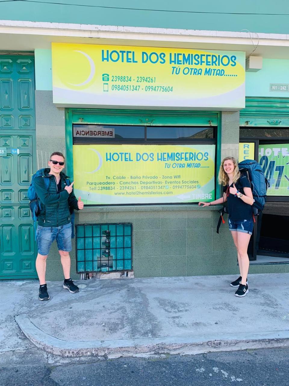 Dos Hemisferios Quito Exterior foto
